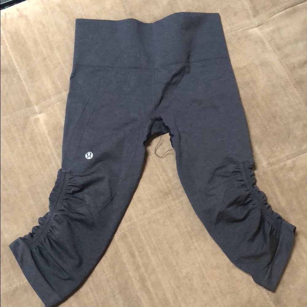 Lululemon in the flow crop